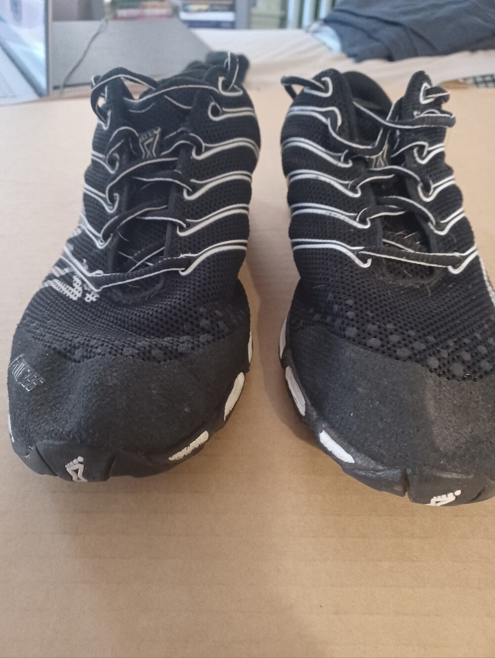 Inov8 Mens 10 Sports Running and Walking Shoes F-Lite 195 Black White.